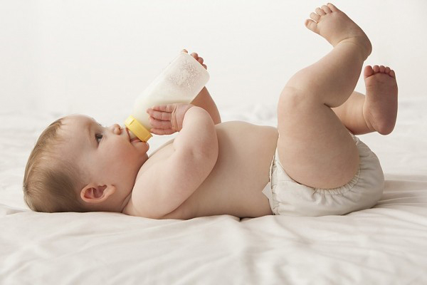 Sữa bột và những điều cần chú ý khi pha sữa cho con